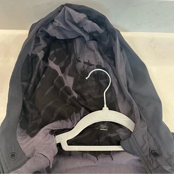 Lululemon Women's Black Hooded Jacket szM - Picture 9 of 9